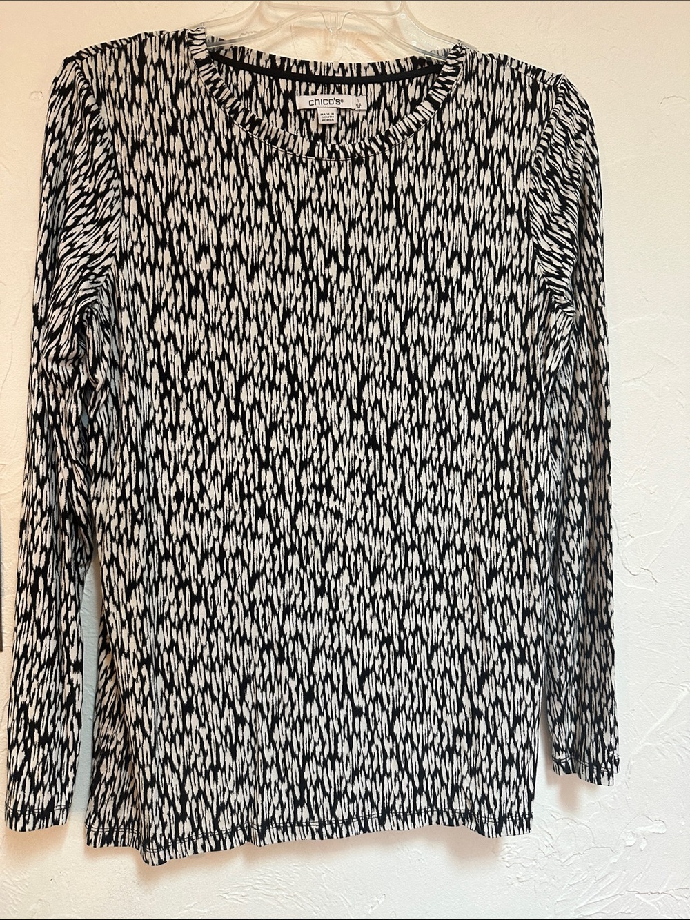 Chico's Black and White Abstract-Print Long Sleeve Top